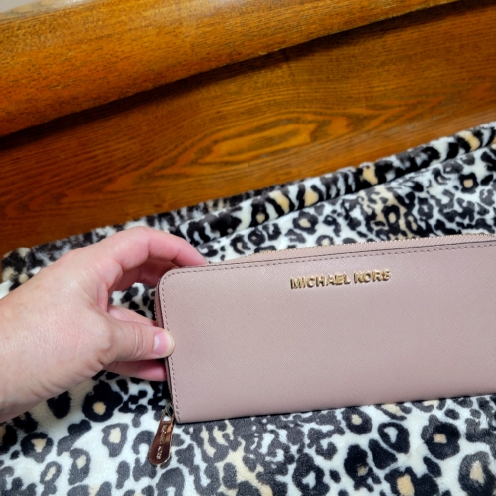 Michael kors wallet